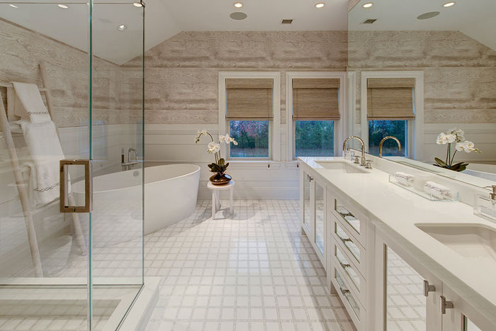 luxurious bathroom
